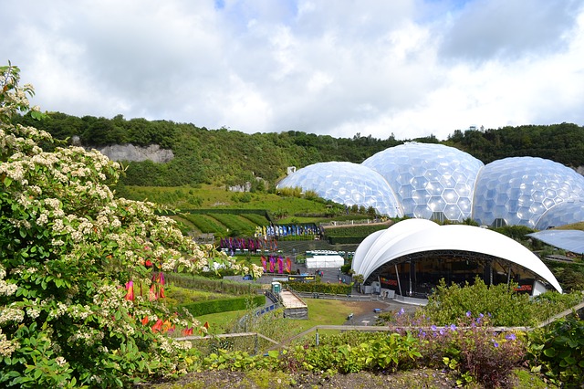 eden project conservatory for tropical plants